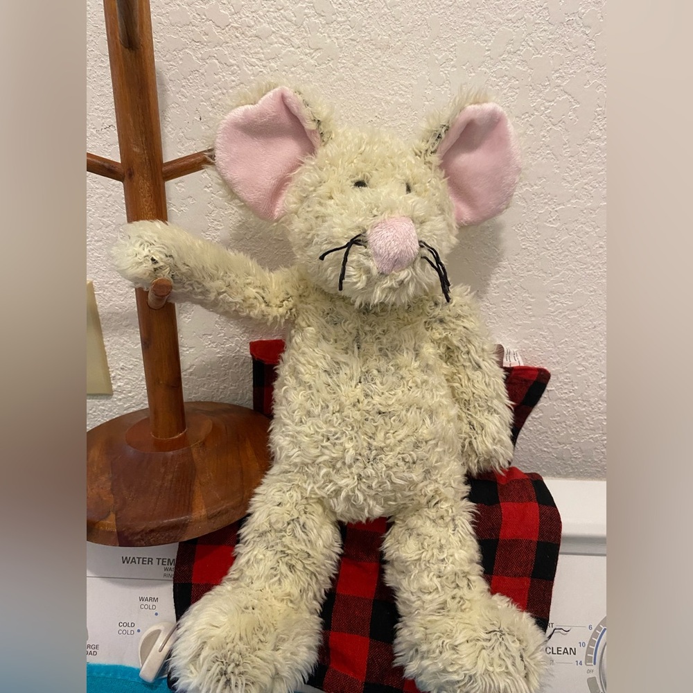 Manhattan Toy Co “Curlicues Mortey Mouse Plush” Size 12" Shaggy Off White EUC